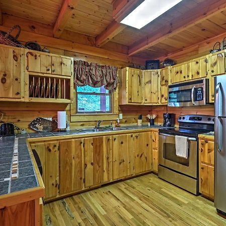 Pigeon Forge Cabin With Hot Tub, Grill And Pool Table! Villa Sevierville Buitenkant foto