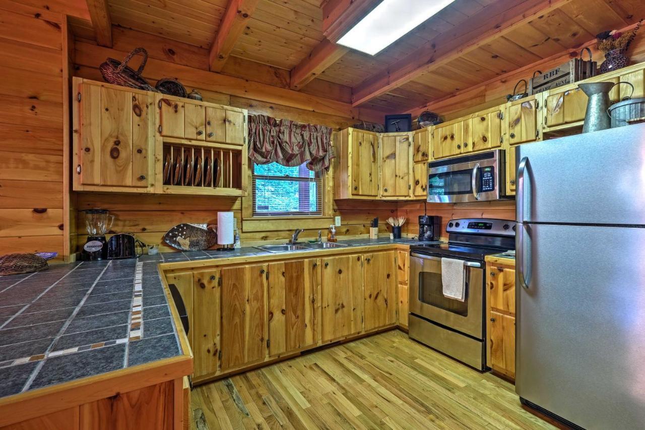 Pigeon Forge Cabin With Hot Tub, Grill And Pool Table! Villa Sevierville Buitenkant foto